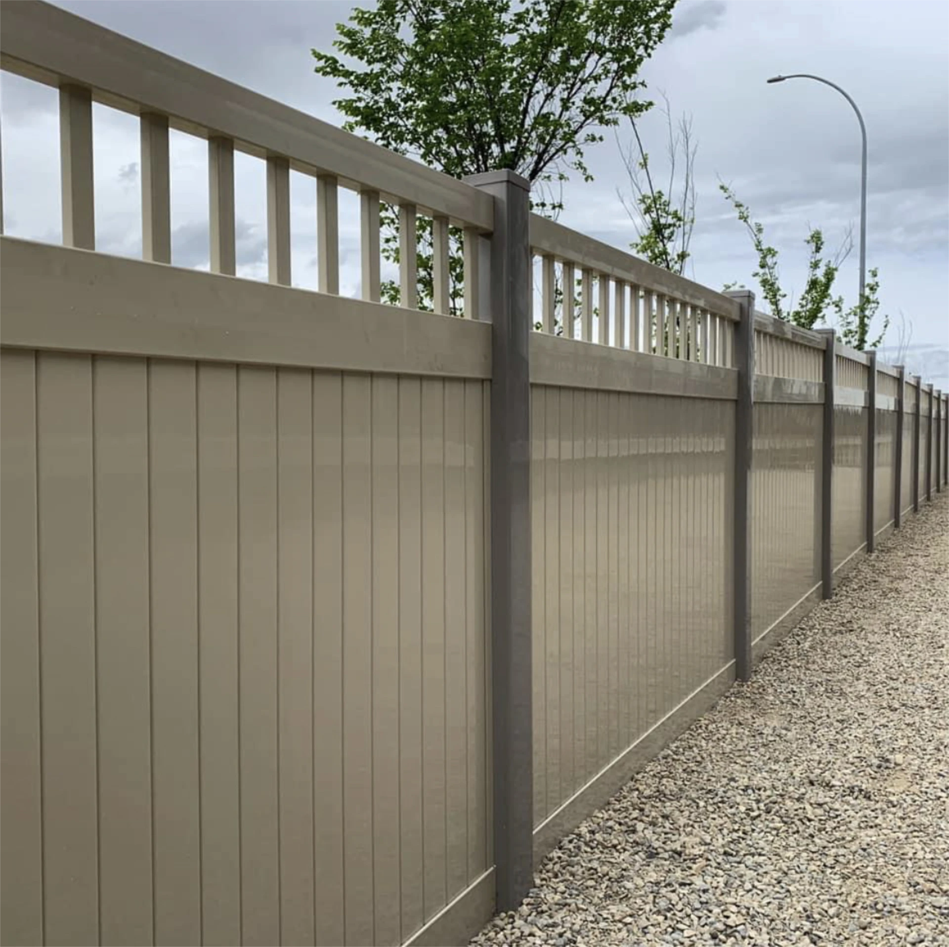 Beige vinyl fence with decorative top