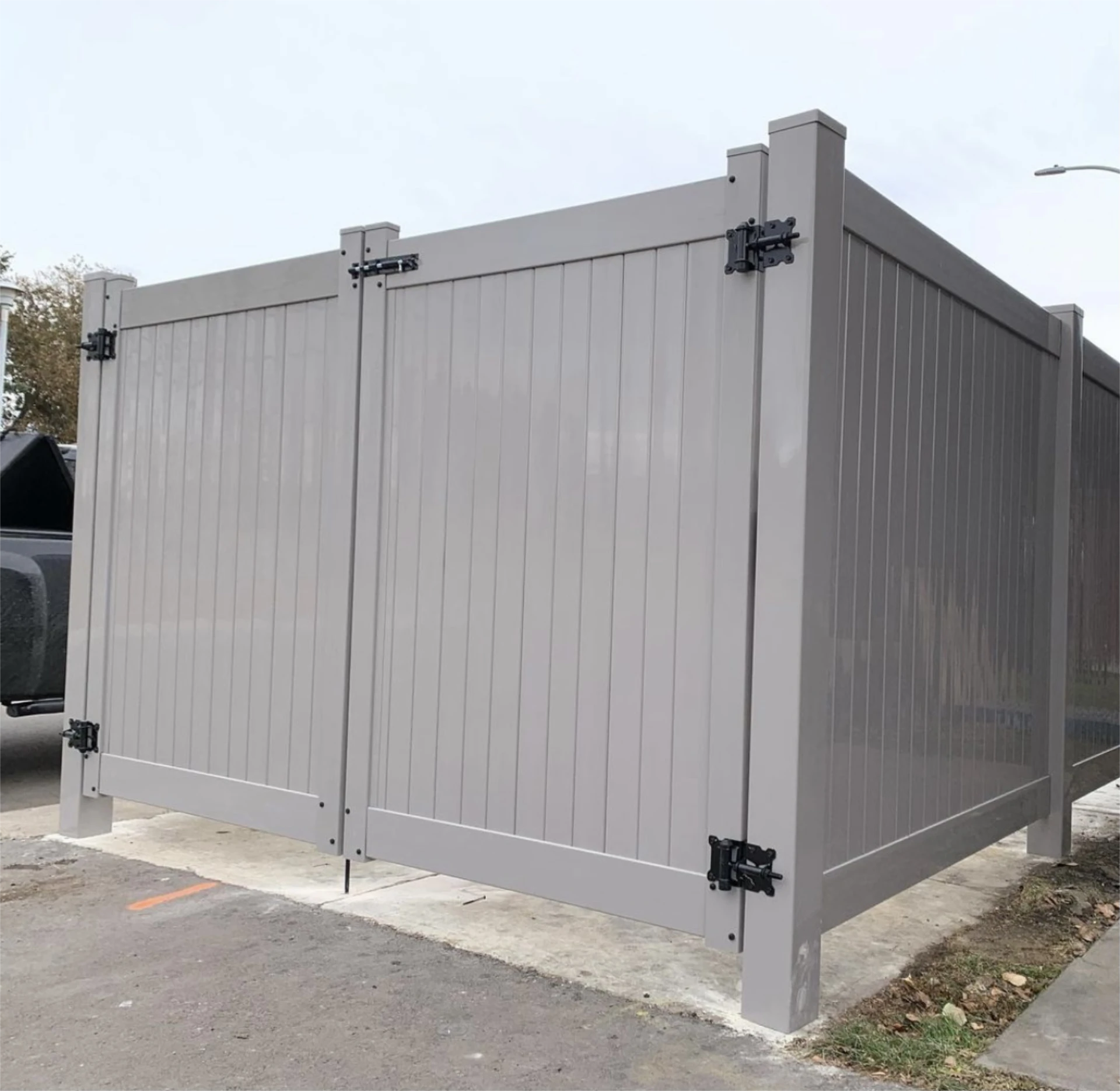 Gray vinyl privacy fence with double gate