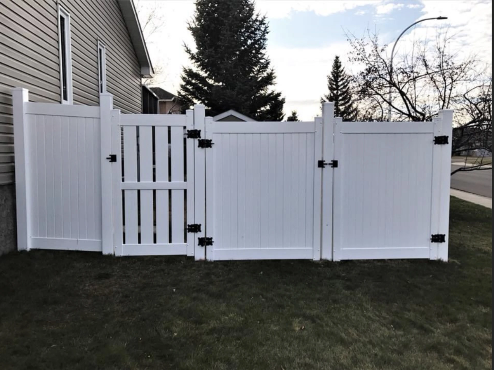 White vinyl fence with pedestrian and double gates