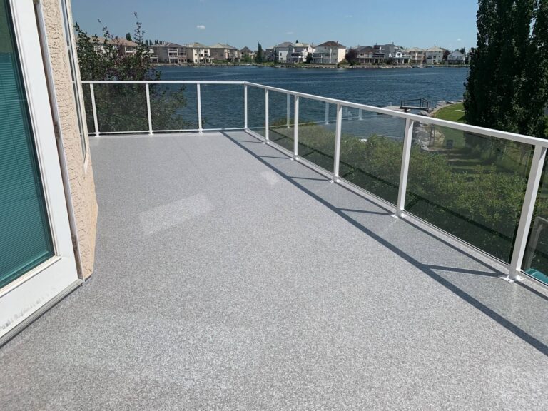 Glass and aluminum deck railing